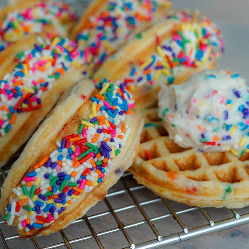 The Flexible Dieting Lifestyle - 🚨 FREE RECIPE ALERT!! 🚨 Waffle Wednesday  Cinnamon Toast Cruch Leggo My Ego Dessert @EatEnlightened Ice Cream  Sandwich!! - Don't forget to save the post so you